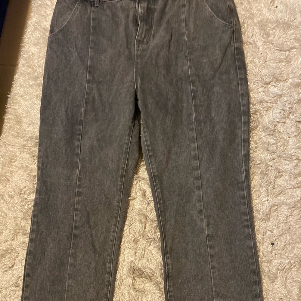 Very nice grey denim pants!